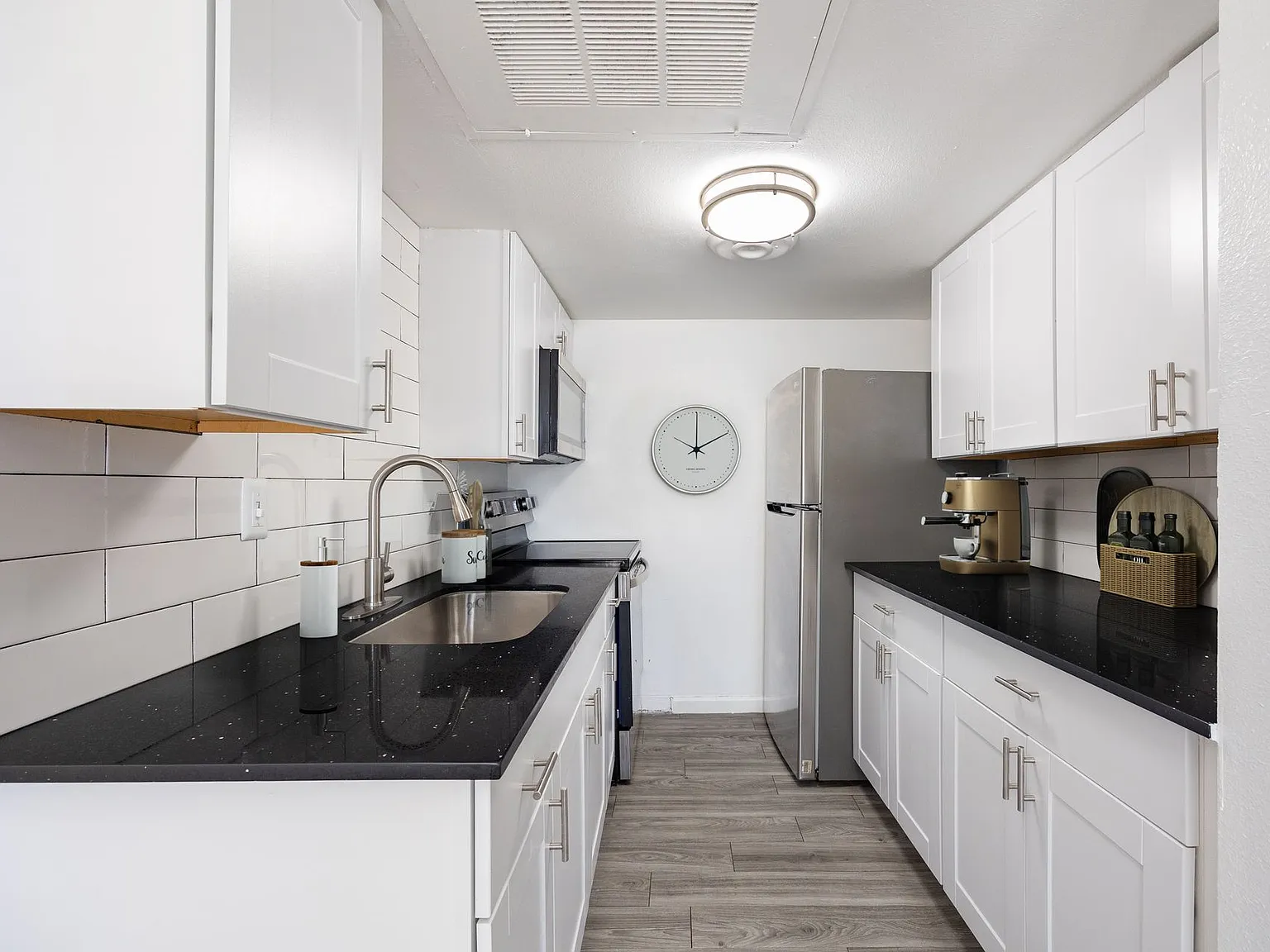 Park West Apartments — Photo 1