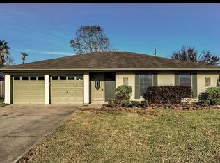 2420 Friar Tuck Ln, Groves, TX 77619