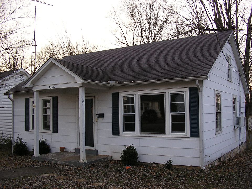 1st image of 1209 Henry Dr