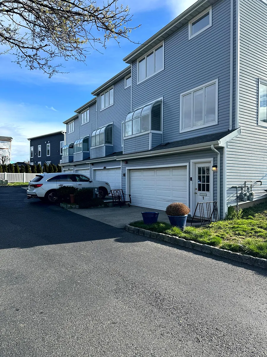 Building Photo - 53 Dunbar Ave #2