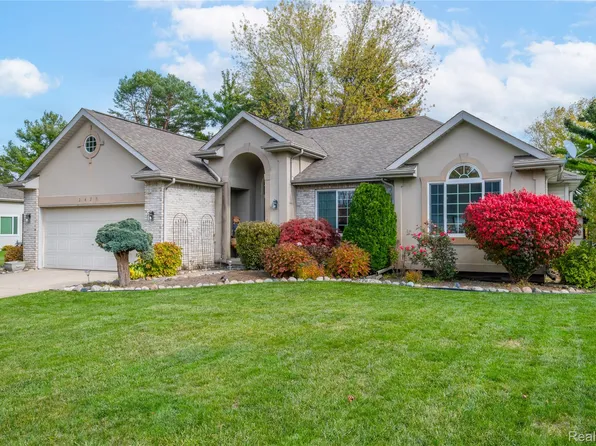 2420 Torrey Grove Ct, Fenton, MI 48430