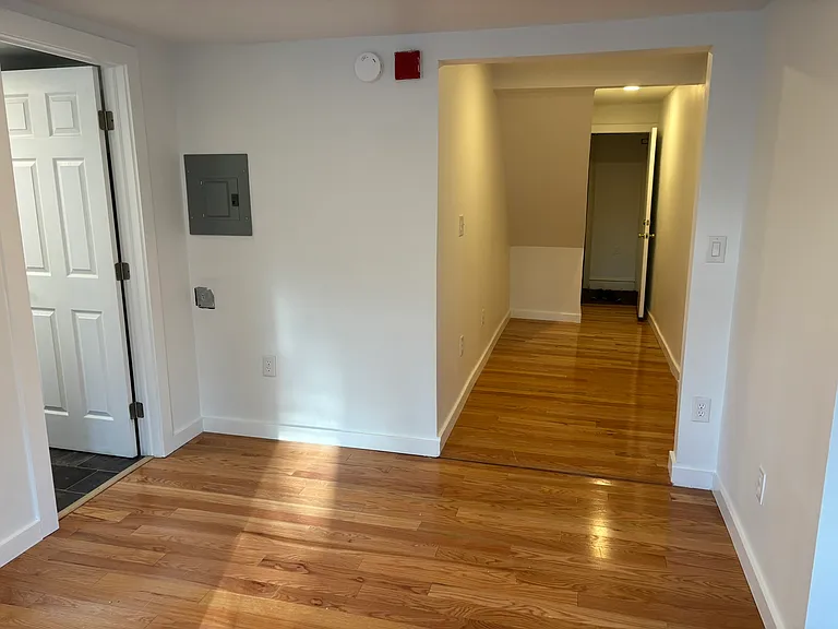 142 S Aurora St #5 — Photo 6