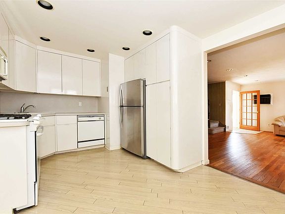4th image of 6750 211th St