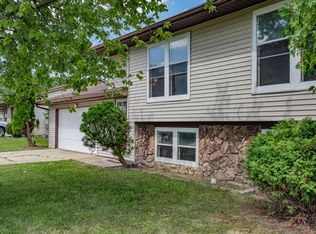 7020 Peartree Ln, Fort Wayne, IN 46825