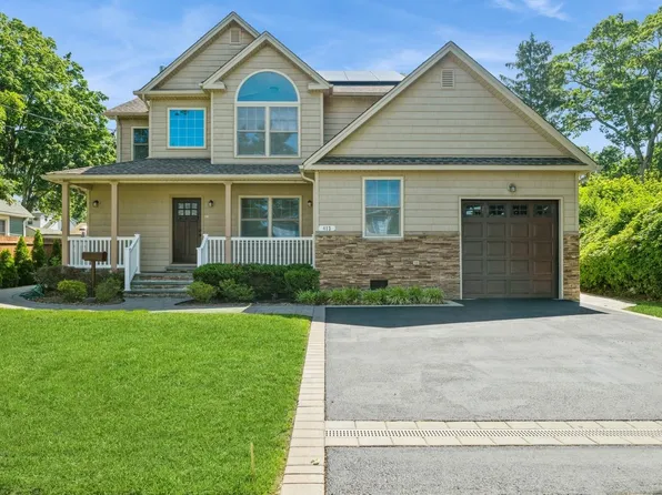 413 Robyn Place, East Meadow, NY 11554