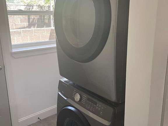 5th image of 2827 W Montgomery Ave
