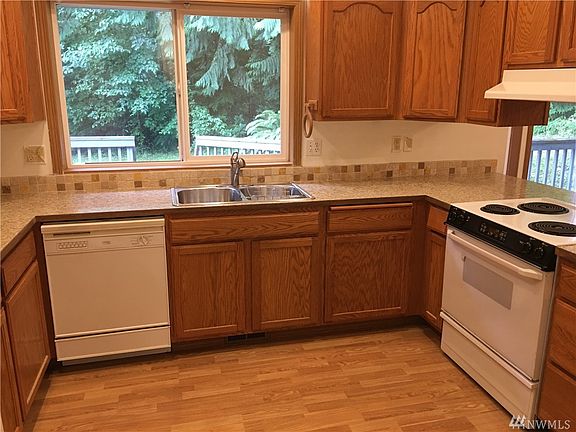 5th image of 22044 Bluewater Dr SE