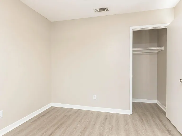 Blake's Crossing Apartments — Photo 6