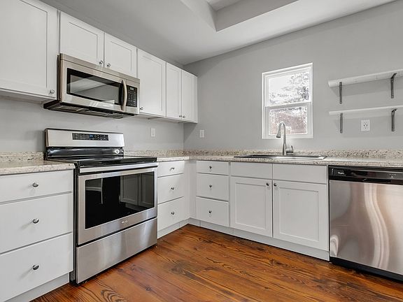 3rd image of 778 Parklawn Ct