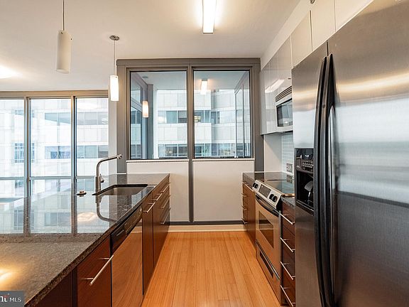 4th image of 2101 Market St Unit 1207