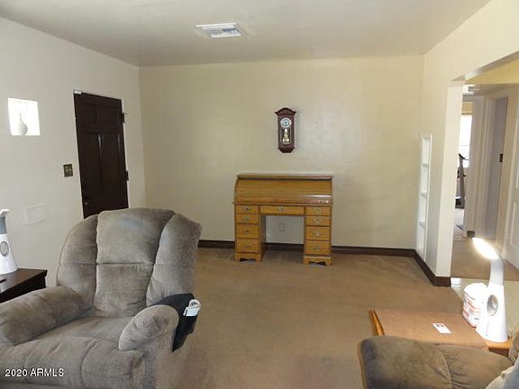 4th image of 521 E Millett Ave