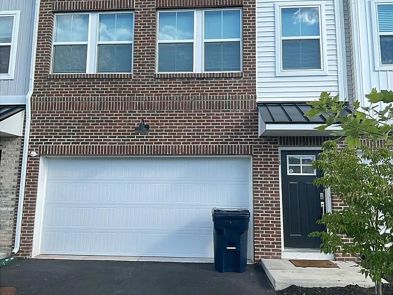 113 Four Leaf Dr — Photo 1