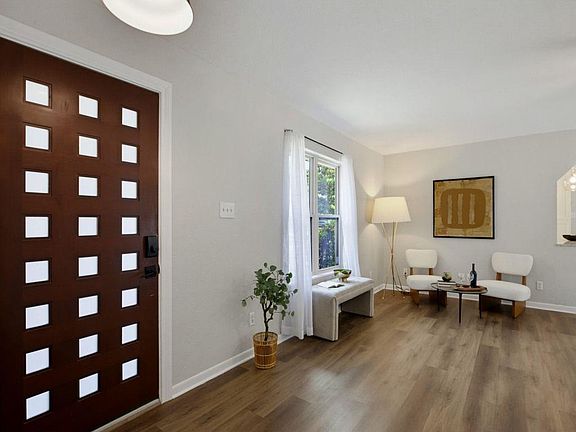 4th image of 803 Campbell St