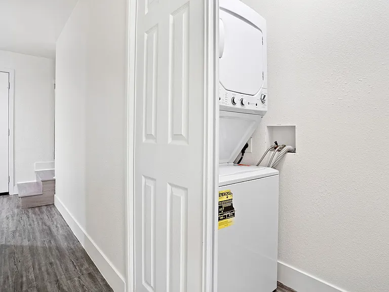 FH - Hilltop Apartments — Photo 16