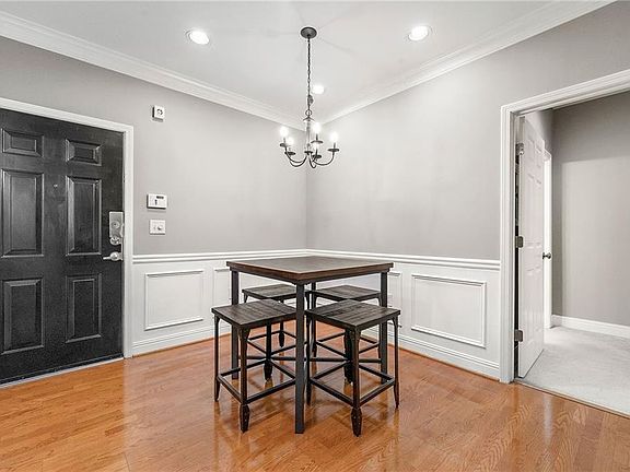 3rd image of 1301 Stratford Cmns