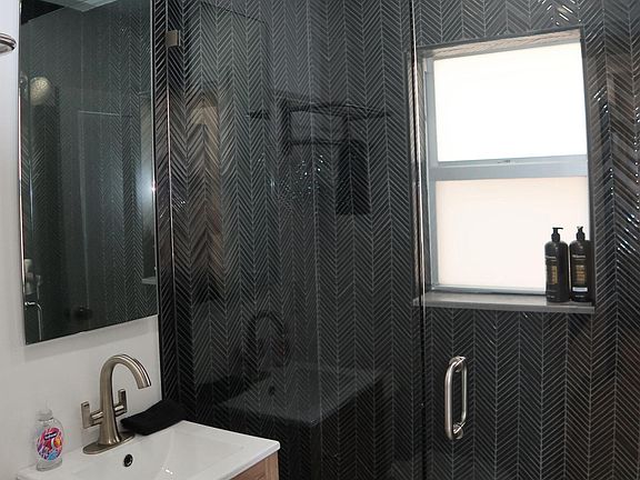 5th image of 3408 Spring St APT 2