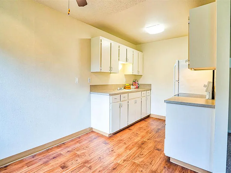 Maple Terrace Apartments — Photo 14