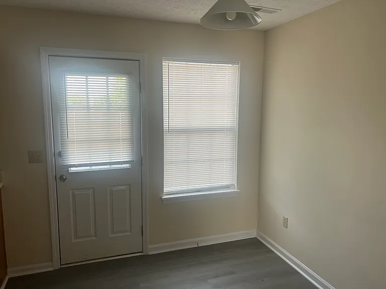 3260 Spring Hollow Ave #5 — Photo 3