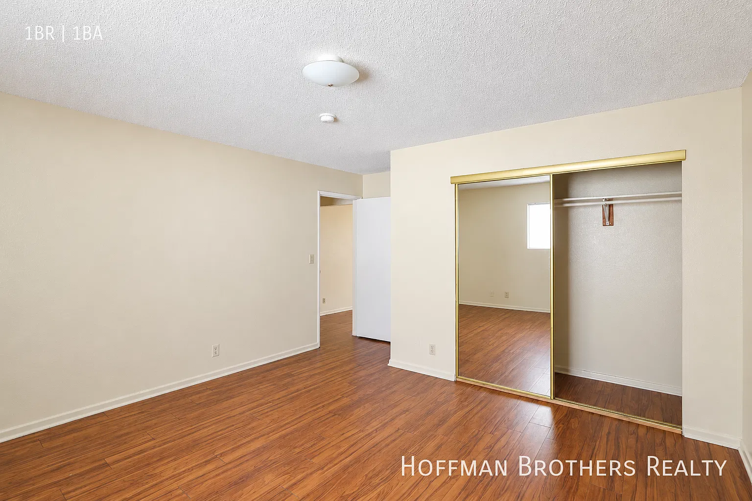 **1 Month Free**Updated 1 Bedroom with Parking, Granite Counters and On-Site Laundry! Gated North... — Photo 4