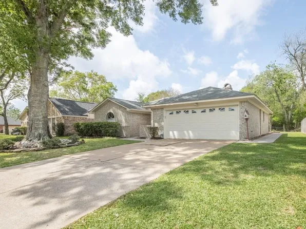 4102 Longhorn Dr, Baytown, TX 77521