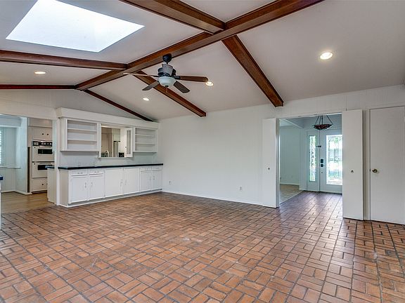 2nd image of 4818 Thunder Rd