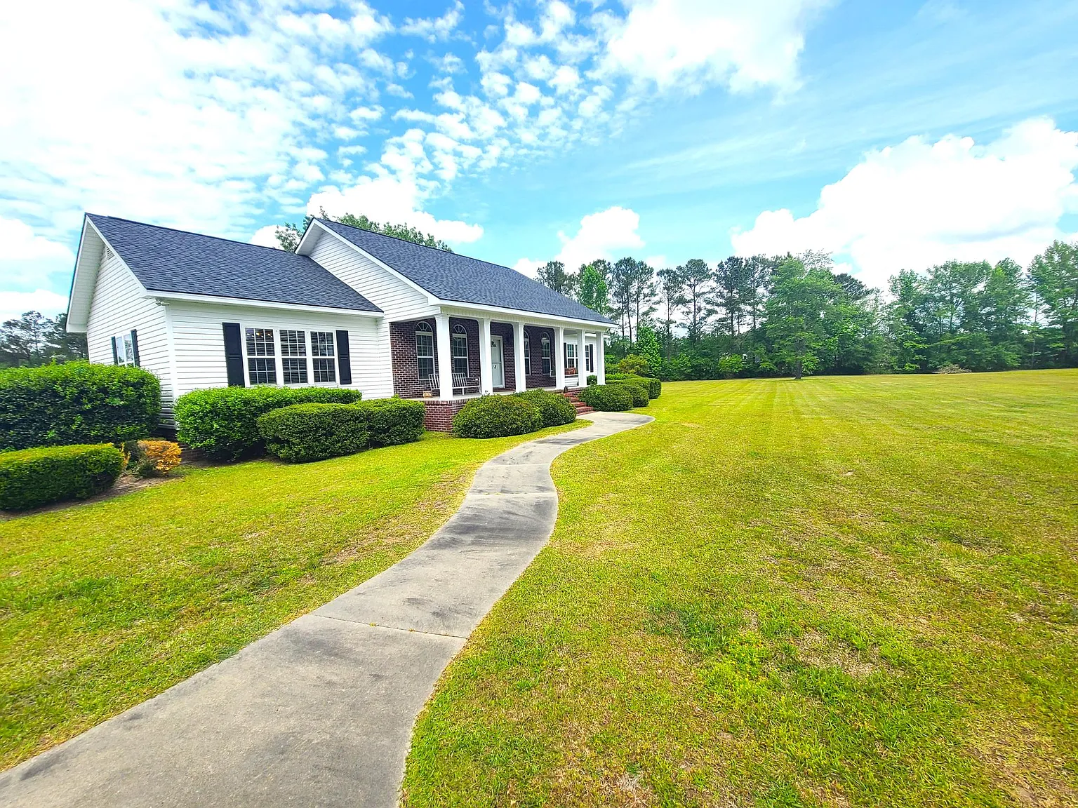 3 bed, 1850 sqft, $2,495 — Photo 3