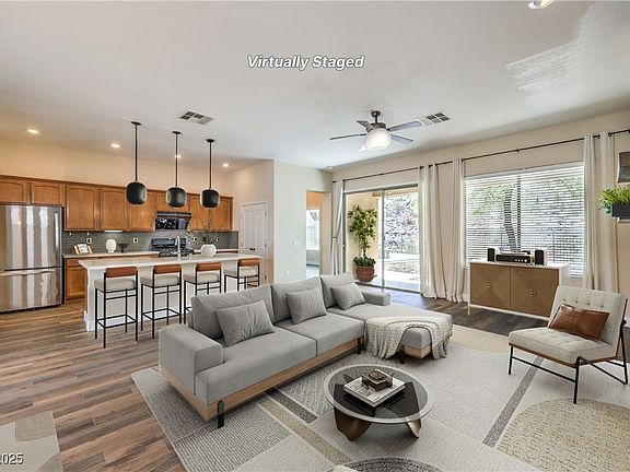 3rd image of 35 Glade Water Dr