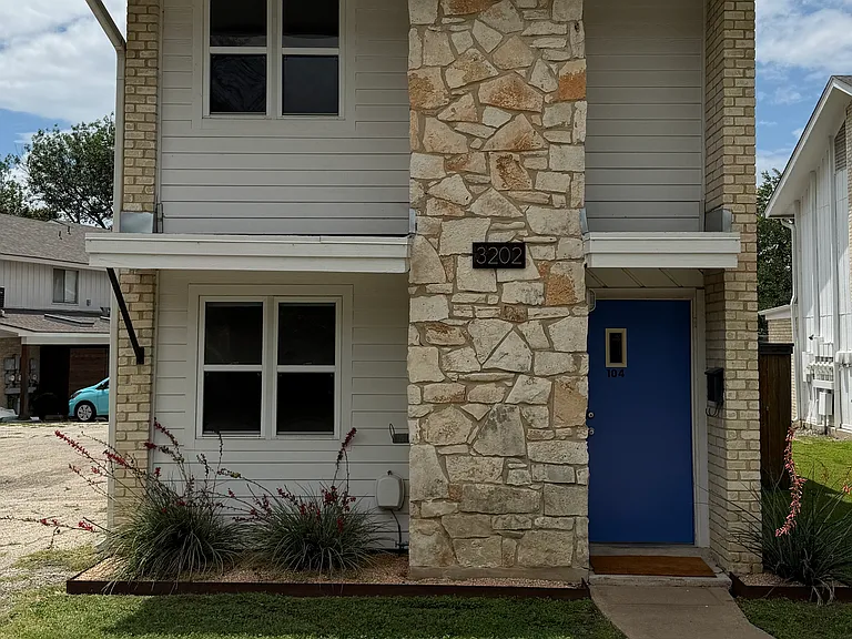 3202 Mossrock Dr #4 — Photo 2