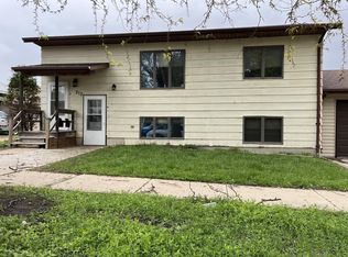 310 8th St, Windom, MN 56101