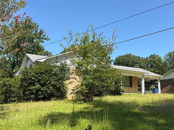 3rd image of 302 Kathryn Dr