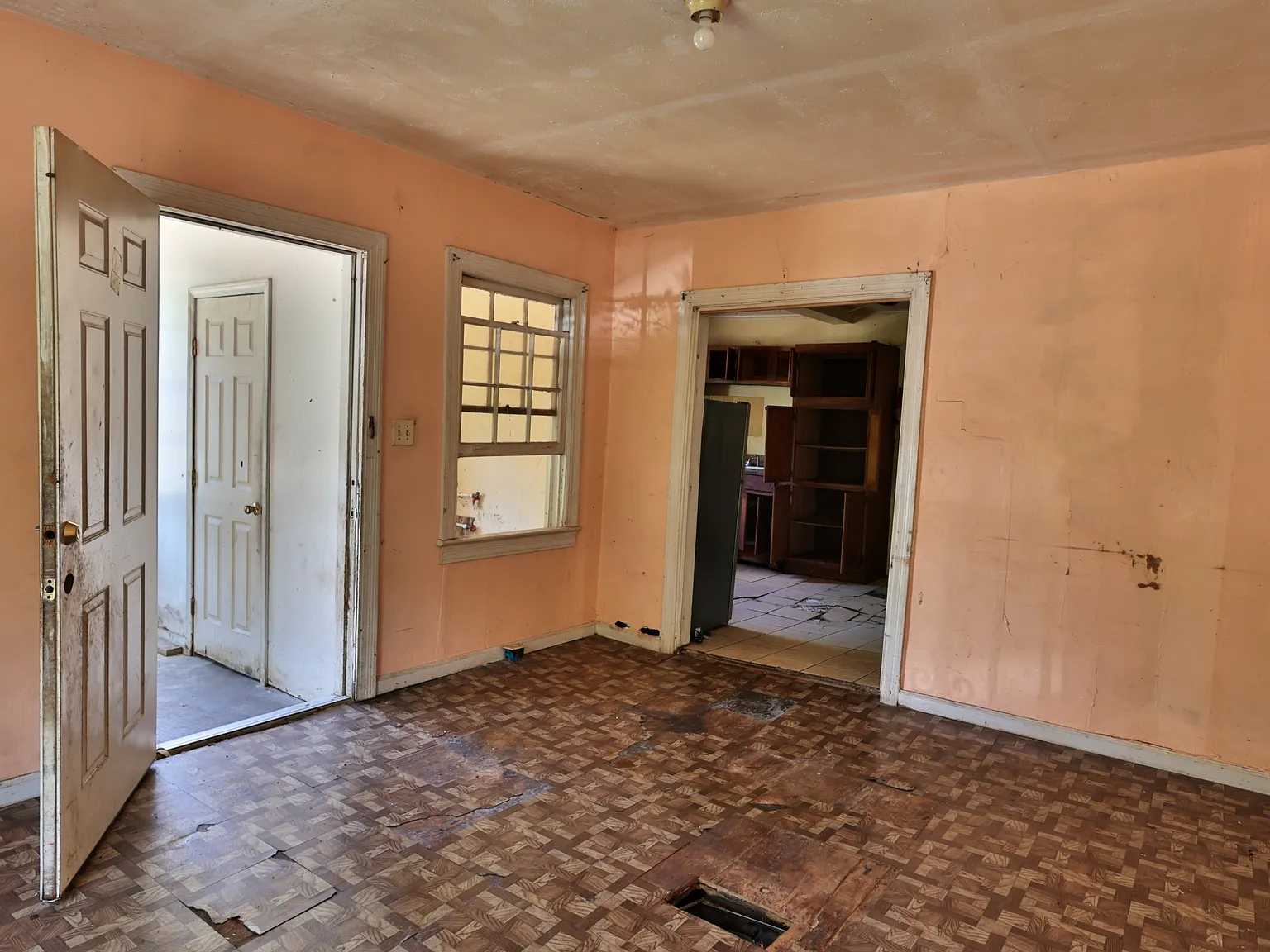 127 Barbara Ave - 1 — Photo 2
