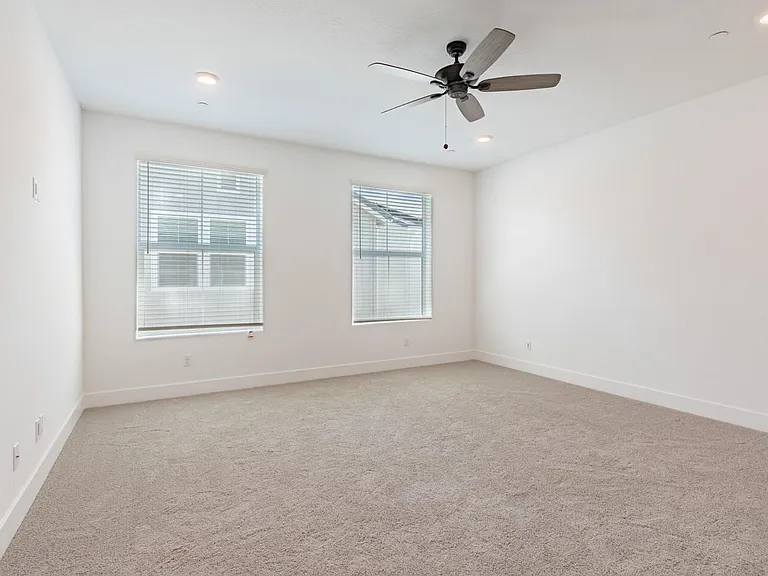 2834 E Tamarind Dr — Photo 26