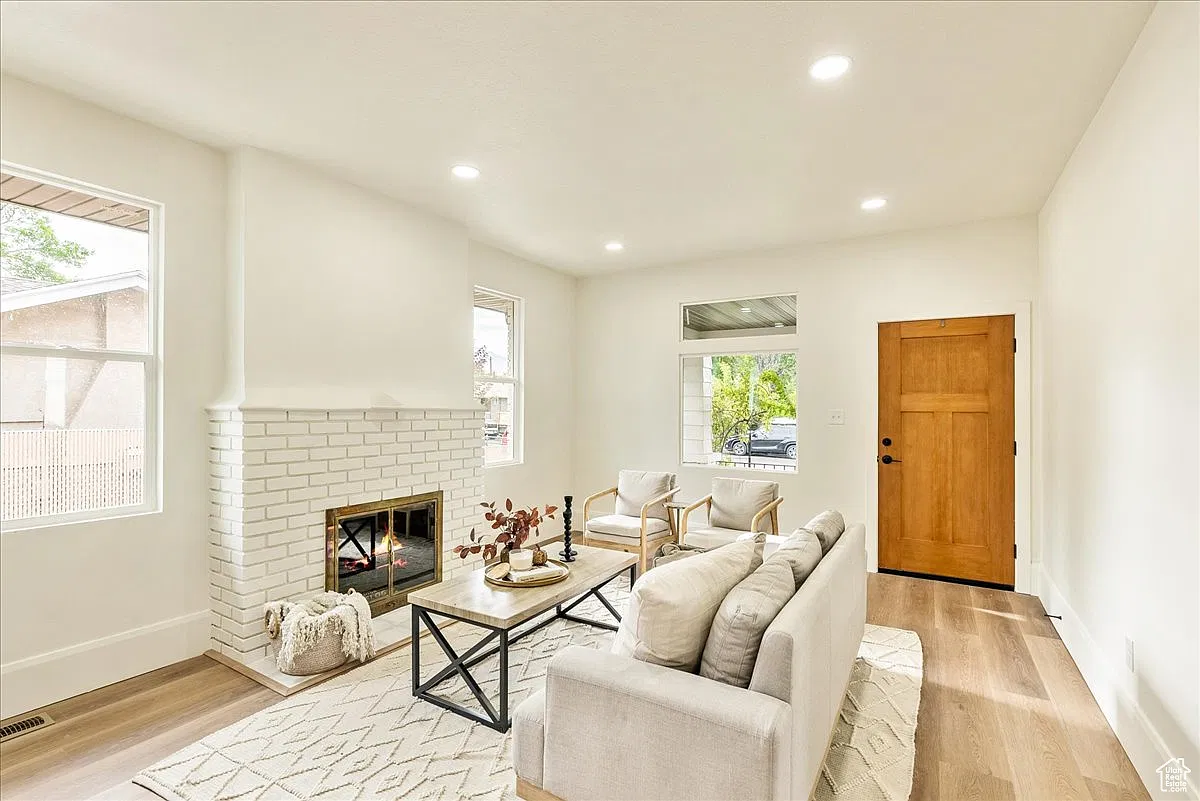 2 bed, 1100 sqft, $2,500 — Photo 4