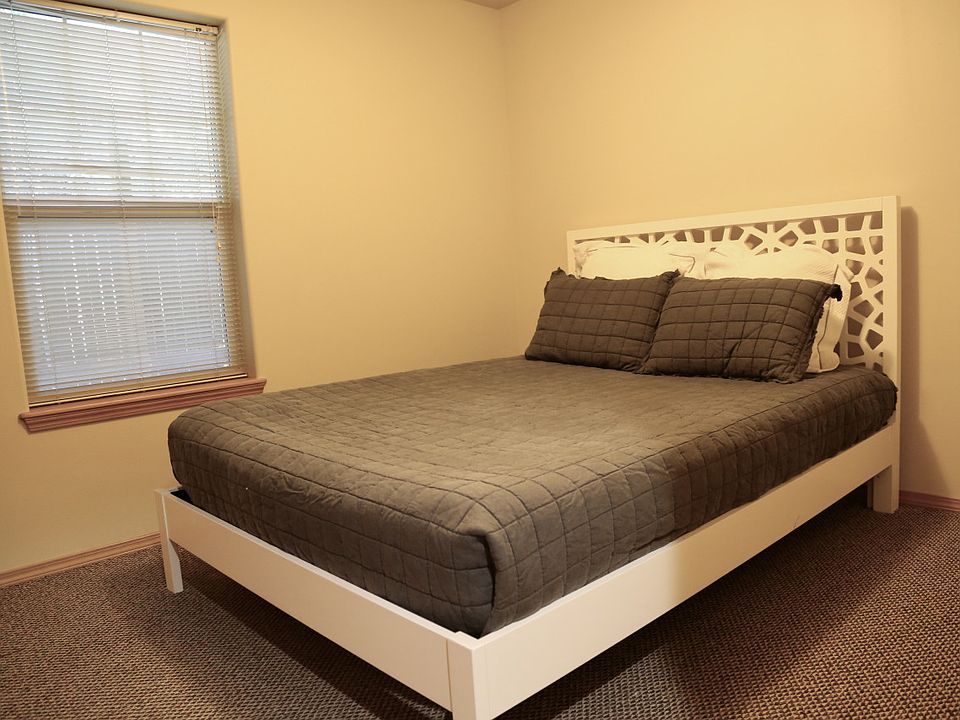 1st image of 1055 E Isaacs Ave #87864