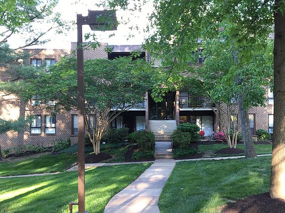 2nd image of 11248 Chestnut Grove Sq