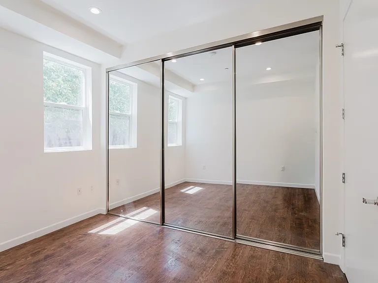 13551 Burbank Blvd #1 — Photo 20