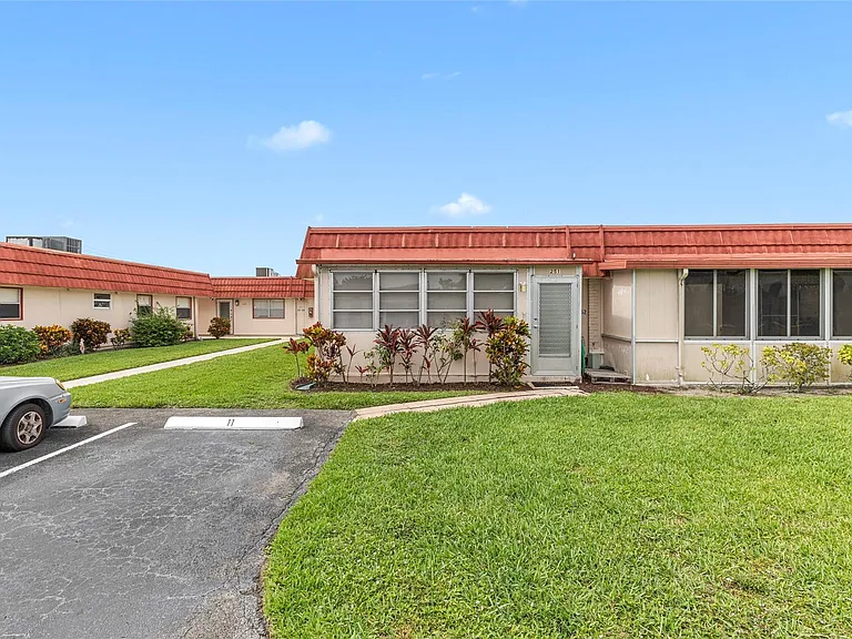 251 Seville Ct #251-K — Photo 26