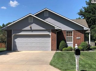1306 Stone Bridge Dr, Hutchinson, KS 67502
