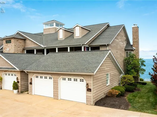 3048 Whispering Shores Dr, Vermilion, OH 44089