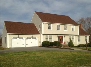 51 Longmeadow Dr, Pomfret Center, CT 06259