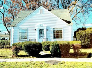 28205 Kaufman St, Roseville, MI 48066