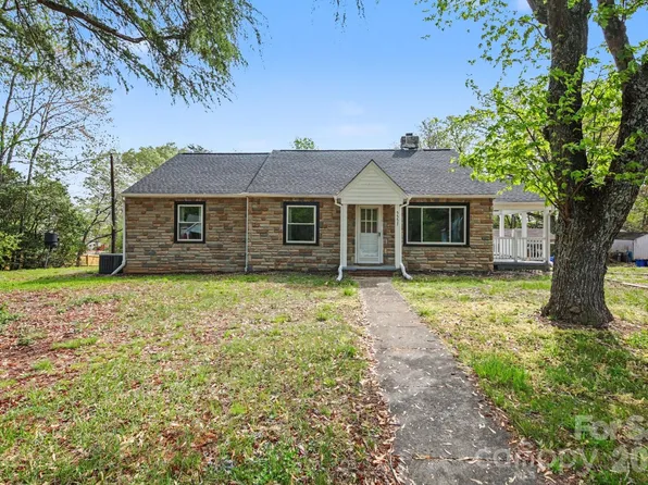 5557 Pine View Dr, Winston Salem, NC 27105