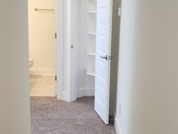 4th image of 421 Parkline Dr #3A