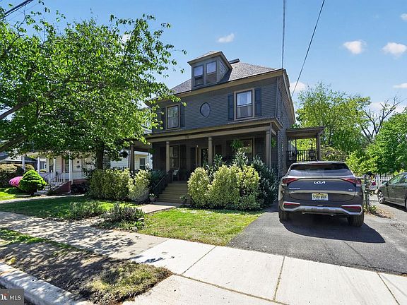 2nd image of 716 Park Ave
