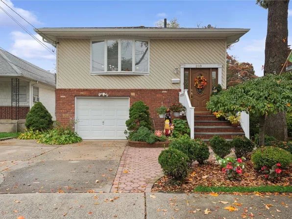 203 Catherine Avenue, Franklin Square, NY 11010