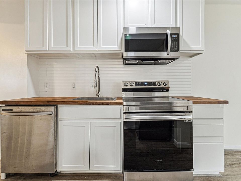 1st image of 1011 W 10th St APT 5
