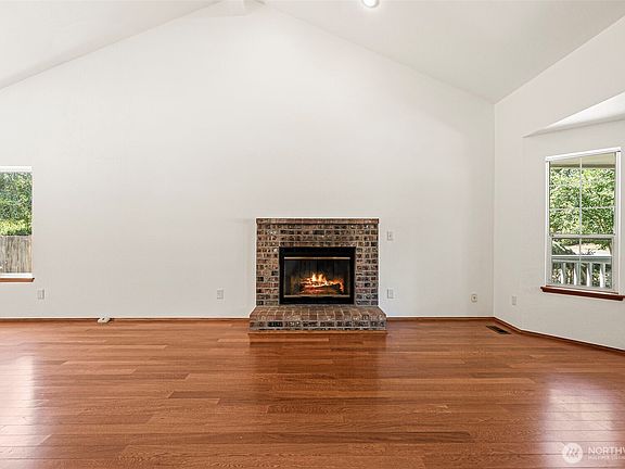 4th image of 3106 32nd Avenue Ct SE