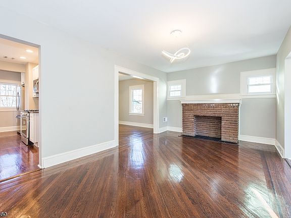 3rd image of 25 Telford St