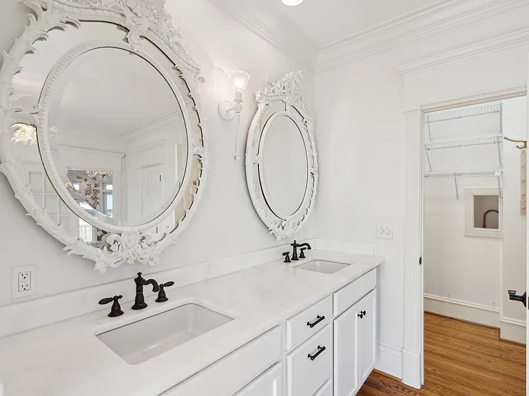 835 Bridge Point Cir — Photo 33