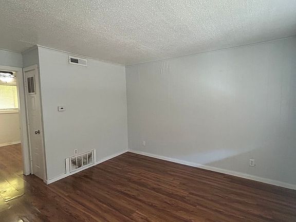 5th image of 969 W Holly St #8